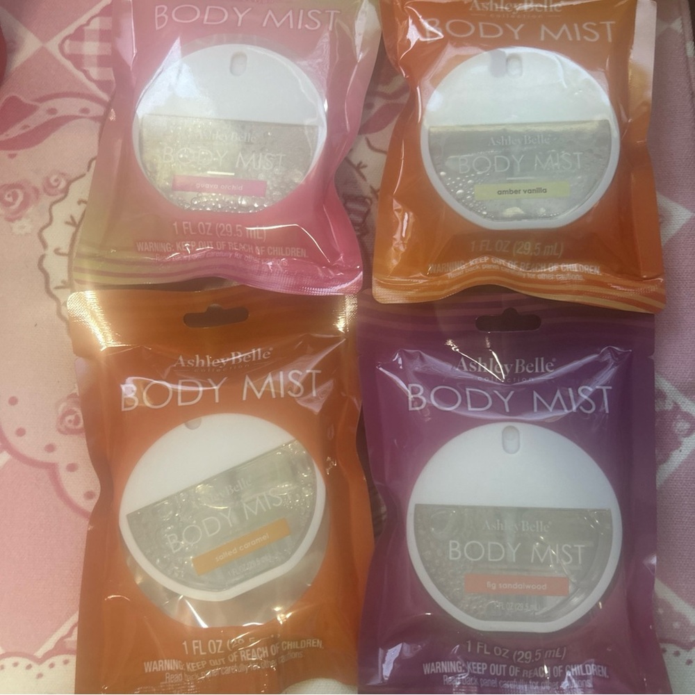 4 Amber Vanilla Body Mist - White